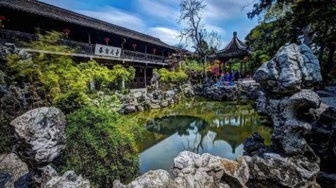 Yangzhou Slender West Lake + Zheng Banqiao Memorial Hall + Dongguan Street + Geyuan one-day tour- English Service Available Day Tours