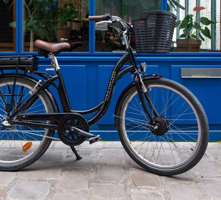Paris : E-bike rental in Le Marais (City Center)