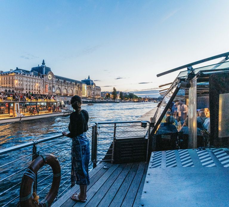 Paris: 3-Course-Dinner Cruise on the Seine with live music