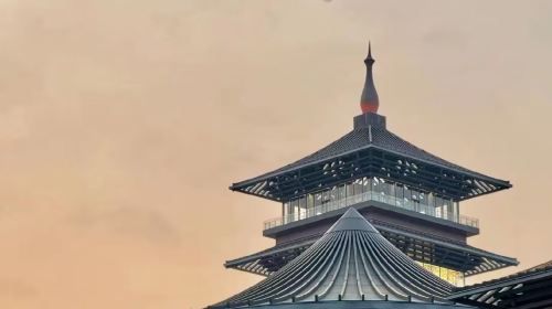 Yangzhou Grand Canal Museum + Slender West Lake + He Garden + Daming Temple one-day tour with private charter Car - English Service Available