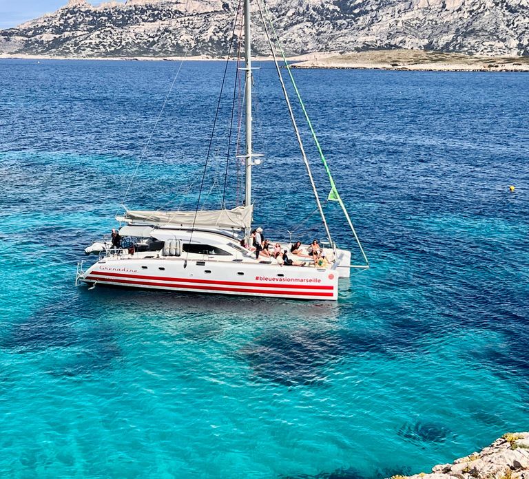 Marseille: Calanques Catamaran Cruise, Picnic, & Swimming