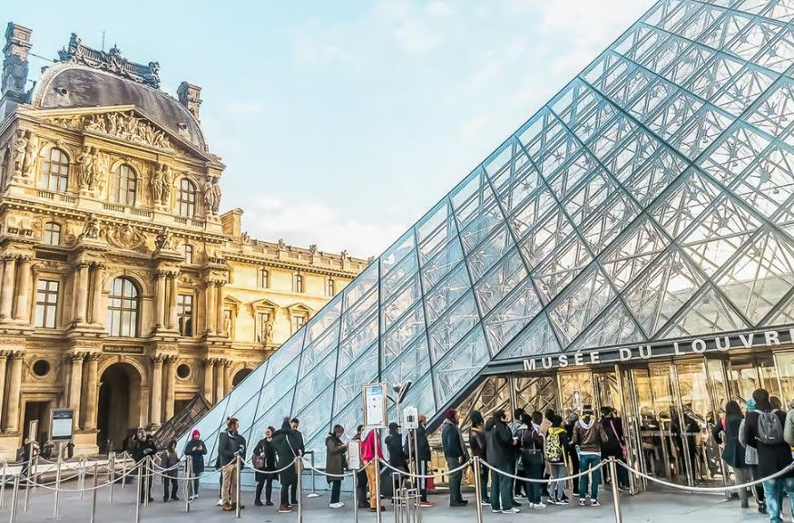 Paris: Louvre Museum Timed-Entrance Ticket