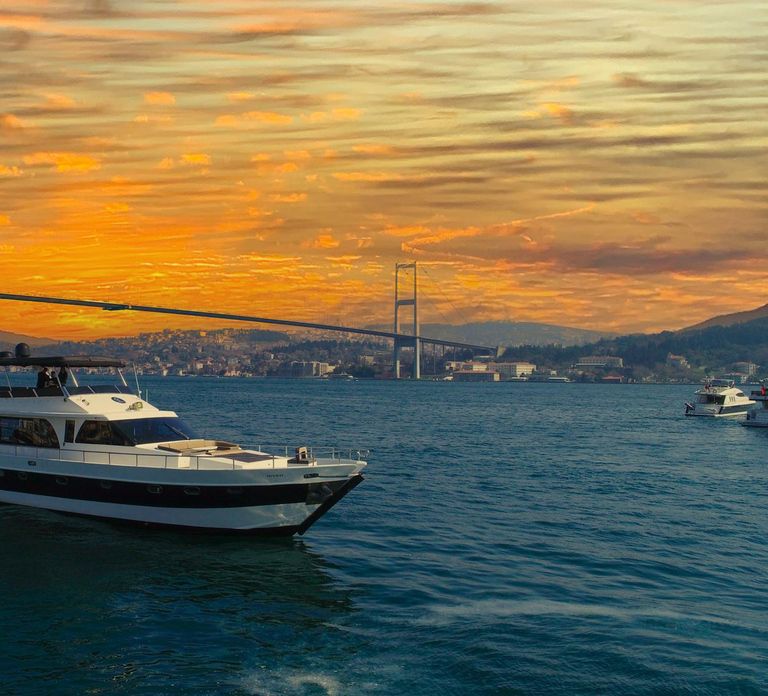 Istanbul Bosphorus Sunset Cruise on Yacht with Live Guide