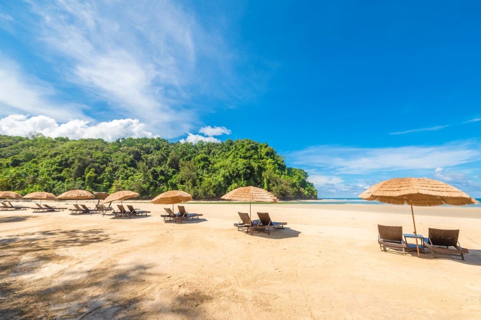 Art, Waves, and Relaxation Full Day Escape to Borneo Summer Bay Tour in Kota Kinabalu
