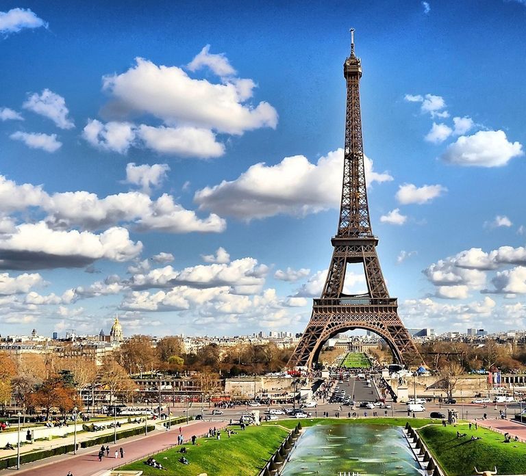 From Le Havre Port: Round-Trip Transfer to Paris by Bus