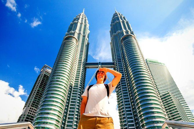 Private Tour: Kuala Lumpur with Petronas Twin Towers Observation Deck and Batu Caves