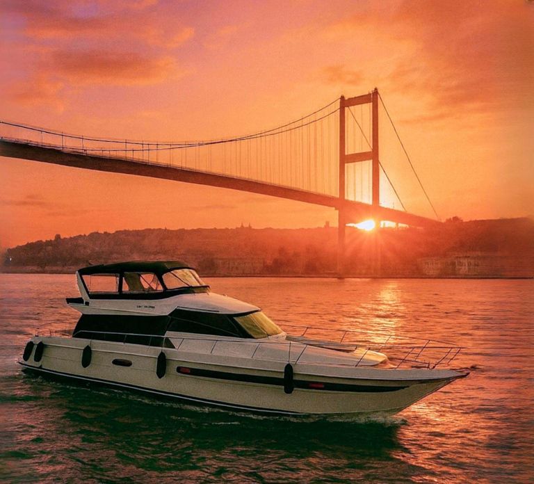 Istanbul: Sunset or Day Small-Group Yacht Cruise with Snacks