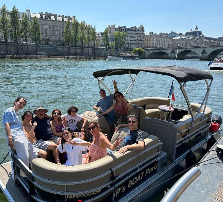 Paris: Private Seine River Cruise
