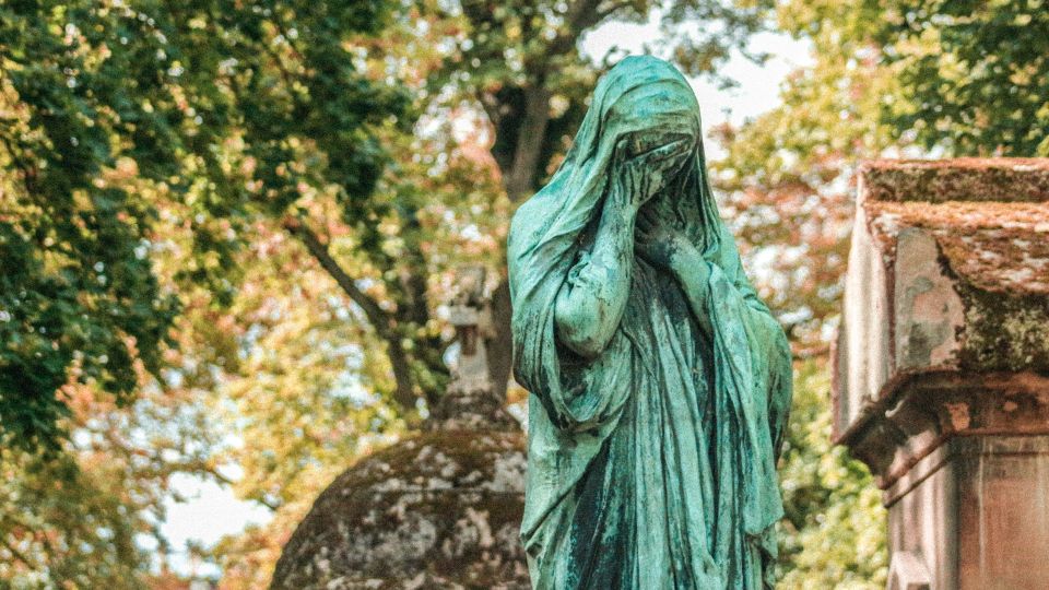 The famous graves of Pere Lachaise podcast tour