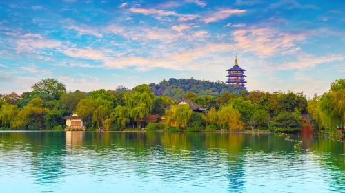 English guide service for Hangzhou attractions including West Lake, Leifeng Tower, and Lingyin Temple. 1-on-1 private tour (no join-in groups). Day Tours
